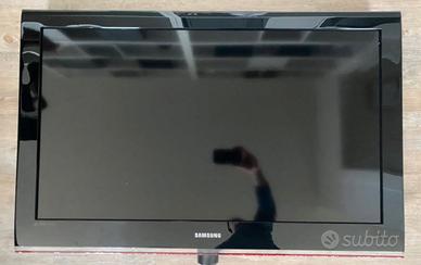 Tv Samsung 40” con base