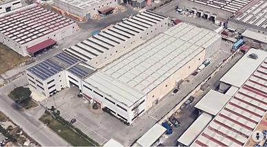 Immobile di 3700 m² con 2 locali a Nola
