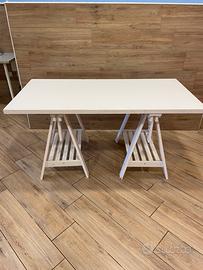 Tavolo con cavalletti