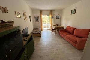 Monolocale con terrazza in residence con piscina