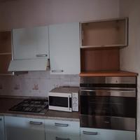 Cucina con elettrodomestici funzionanti 