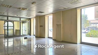 Immobile di 356 m² con più di 5 locali a Chieri
