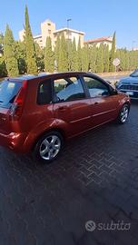 Auto Ford fiesta