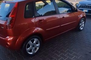 Auto Ford fiesta