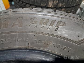 GOMME INVERNALI GOODYEAR 215/65 R15