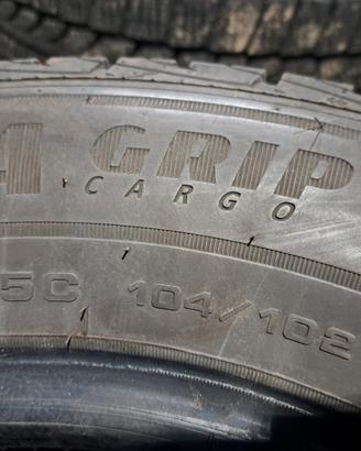 GOMME INVERNALI GOODYEAR 215/65 R15