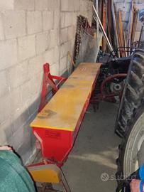 Spargi concime, sale o sabbia