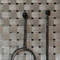 Orecchini pendenti neri