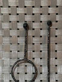 Orecchini pendenti neri