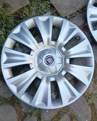 Copricerchi per Fiat da 16 pollici.