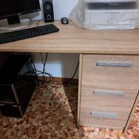 PC fisso con Scrivania 