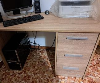 PC fisso con Scrivania 