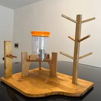 Dispenser in legno con porta tazze e cucchiaini
