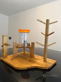 Dispenser in legno con porta tazze e cucchiaini