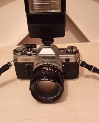 Canon reflex AE-1 a pellicola 35mm