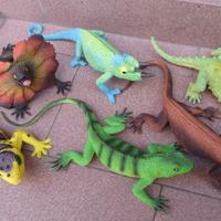 6 lucertole di gomma, 5 euro l'una