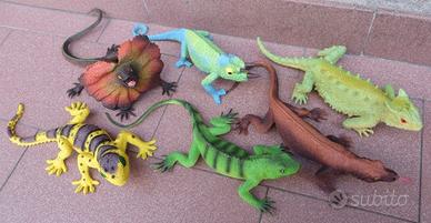 6 lucertole di gomma, 5 euro l'una