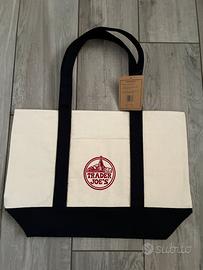 Iconica borsa in tela (canvas) di Trader Joe’s
