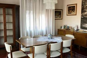 Appartamento di 250 m² con più di 5 locali e box a