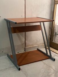 Scrivania per computer