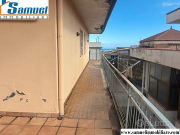 Macchia, appartamento con terrazzo