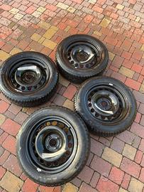 Cerchioni con gomme da neve