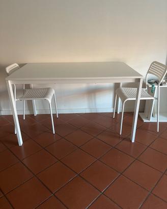 Tavolo da cucina e 4 sedie