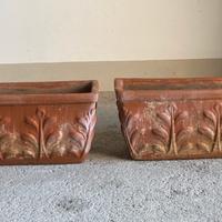 vasi da fiore in terra cotta con decori