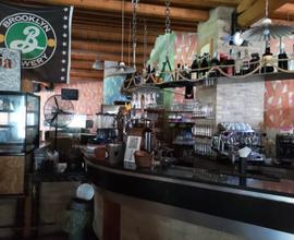 Bar pizzeria con appartamento e mura in gestione-