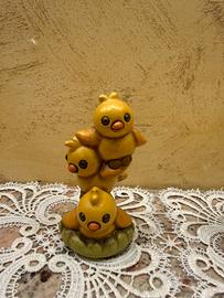 Thun tre piccoli pulcini impilati uno sull’altro