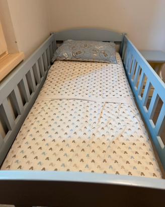 letto singolo con sponde da ambo i lati