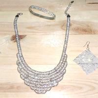 Collezione bijoux etnico/ glamour con borsa