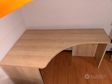 Scrivania ad angolo spaziosa legno chiaro