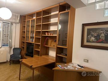 Parete attrezzata e mobiletto