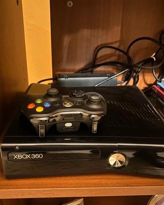 Microsoft Xbox 360 con accessori