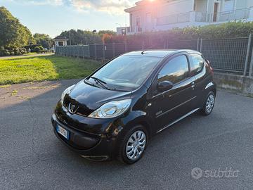 Peugeot 107 1.0 Benzina 68 Cv Sweet years 3p