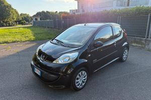 Peugeot 107 1.0 Benzina 68 Cv Sweet years 3p
