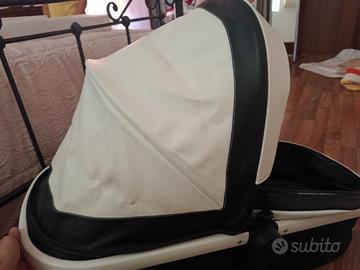 Carrozzina con rivestimento in pelle bianca