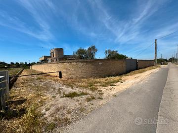 Rustico con ampio terreno edificabile