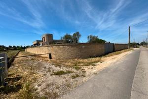 Rustico con ampio terreno edificabile