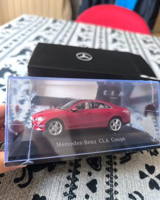 mercedes cla 1/18 modellino 