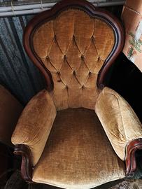 Poltrona retrò in legno e tessuto 