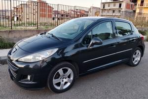 Peugeot 207. 1600 HDi 93 cv. full. optional 