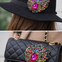 Spilla gioiello maxi multicolor con pietra fucsia 