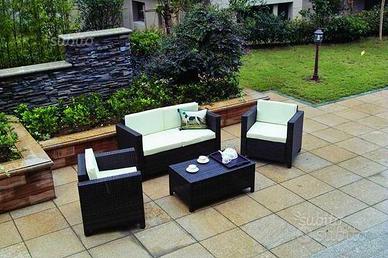 Set salotto tavolino in poly rattan intrecciato