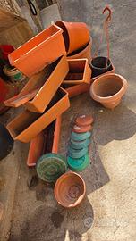 Vari vasi da giardino