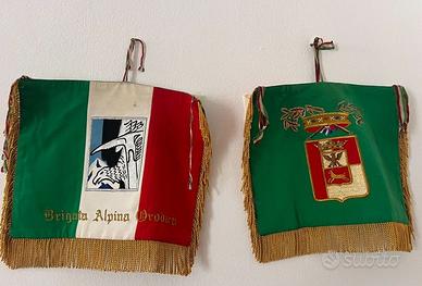 Coppia drappelle da Tromba Brigata alpina Orobica