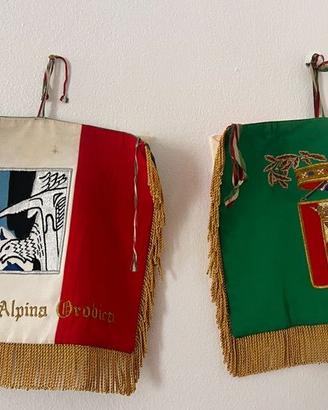 Coppia drappelle da Tromba Brigata alpina Orobica
