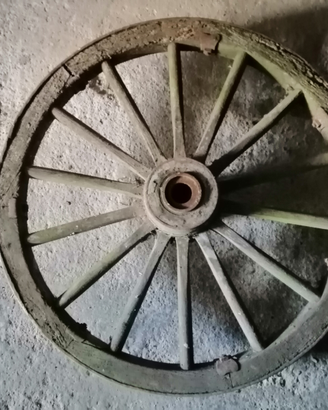 Antica ruota carro