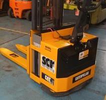 Carrello elevatore timonato con batteria nuova